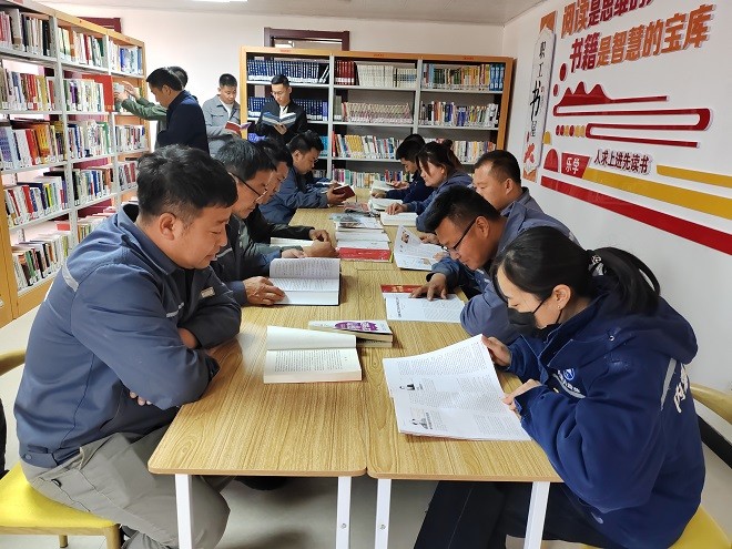 額鹽公司黨委組織開(kāi)展“感黨恩 聽(tīng)黨話(huà) 跟黨走”—母親湖畔閱經(jīng)典，共筑書(shū)香額鹽主題黨日活動(dòng)