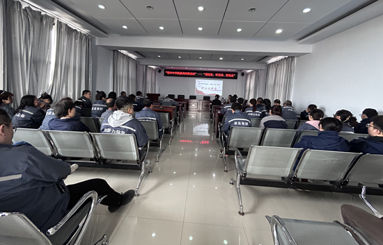 額吉淖爾制鹽有限公司工會(huì)與東烏旗工會(huì)等單位聯(lián)合開(kāi)展“鑄牢中華民族共同體意識(shí)”——“助力鄉(xiāng)村振興 發(fā)揚(yáng)紅色輕騎兵精神 關(guān)愛(ài)職工暖心義診”大型志愿服務(wù)活動(dòng)