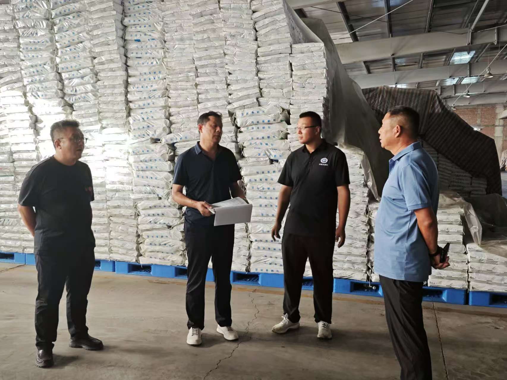 筑牢食鹽安全防線 盟工信局、盟公安、盟市場到額鹽公司 開展聯(lián)合監(jiān)督檢查