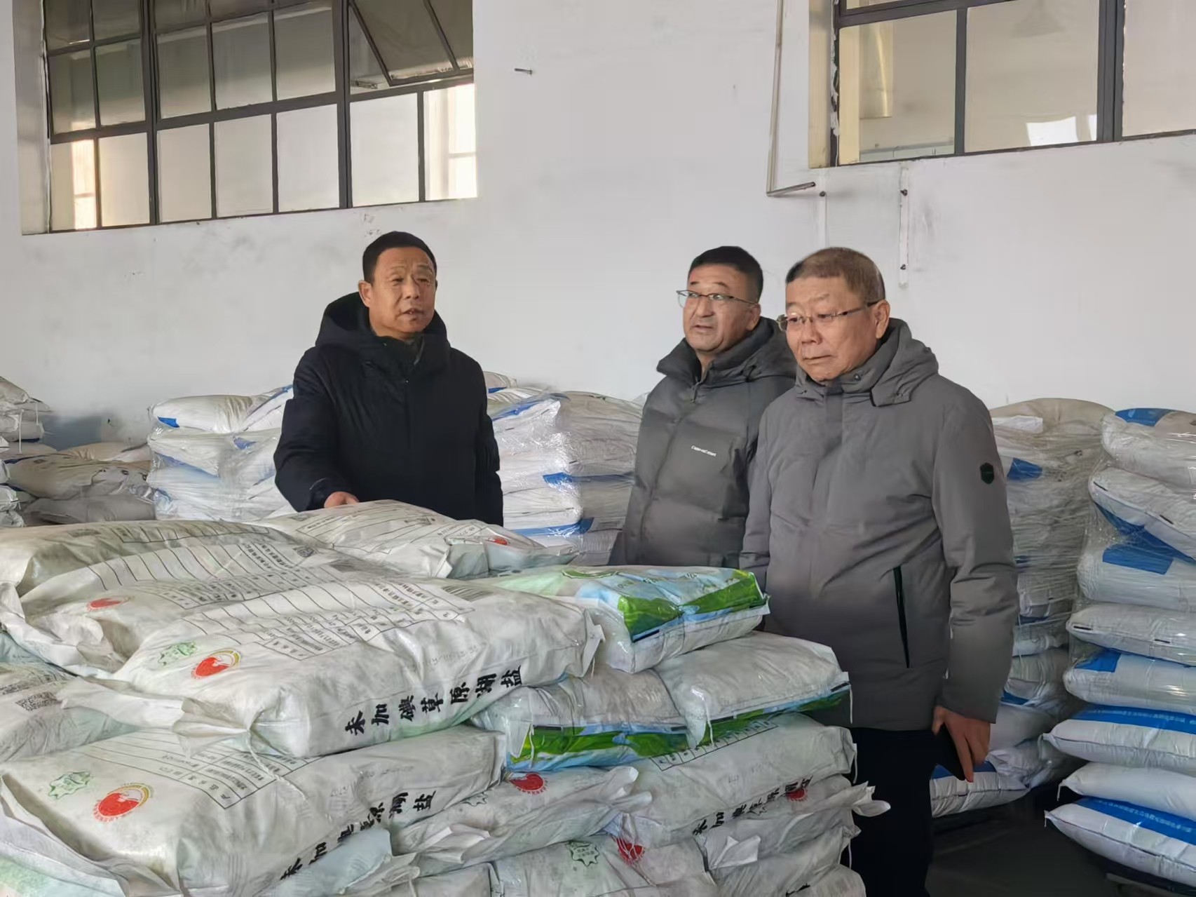 錫盟鹽業(yè)公司、額鹽公司聯(lián)合對(duì)張家口經(jīng)營(yíng)部進(jìn)行市場(chǎng)調(diào)研和年度經(jīng)營(yíng)考核